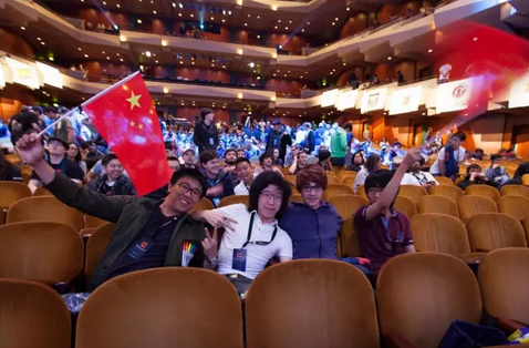 在世界电子竞技产业的版图中,中国正在成为愈加不可忽视的一块拼图。根据2015年的数据统计,中国的电竞玩家数量占世界总数近45%,中国电竞市场的产值约占世界总数的7%,而在DOTA2这个项目上,中国始终保持用户的稳定增长,目前已经成为在线人数最多的国家,这也正是Valve公司选择中国作为冬季赛举办地的一个重要原因。加之完美世界和Valve长久以来良好的合作关系,可以预见,中国很可能成为四大特锦赛的永久举办地之一,这对于中国的电竞爱好者来说无疑是一项重大的福利,每一年他们都将获得近距离感受世界级电竞大神风采的机会。