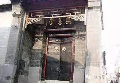 小巷却诞生了鲁菜馆燕喜堂饭庄,咸宜和英华斋装裱店等济南老字号