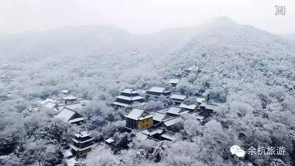 要感谢热心的网友,第一时间发来的径山雪夜的美景!