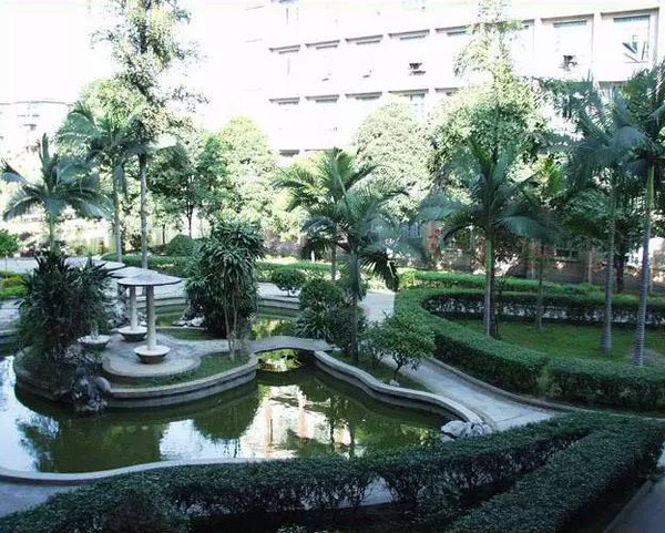 广西工业职业技术学院 ◆魅力特色:工业 是有名的女生少,特别少