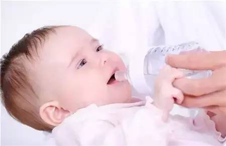 宝宝喝水有讲究，喝的不当就是在害他！