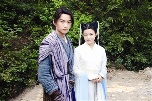 曾在《神雕侠侣》饰演小龙女的陈妍希和饰演杨过的陈晓,也不约而同
