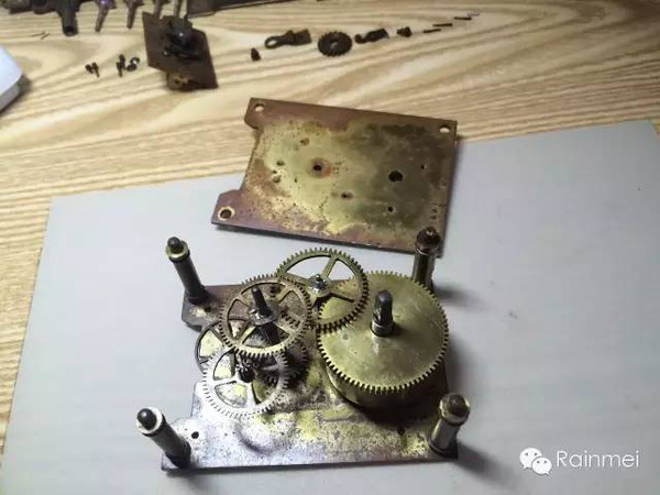 采用游丝—摆轮装置的机械钟机构鉴赏