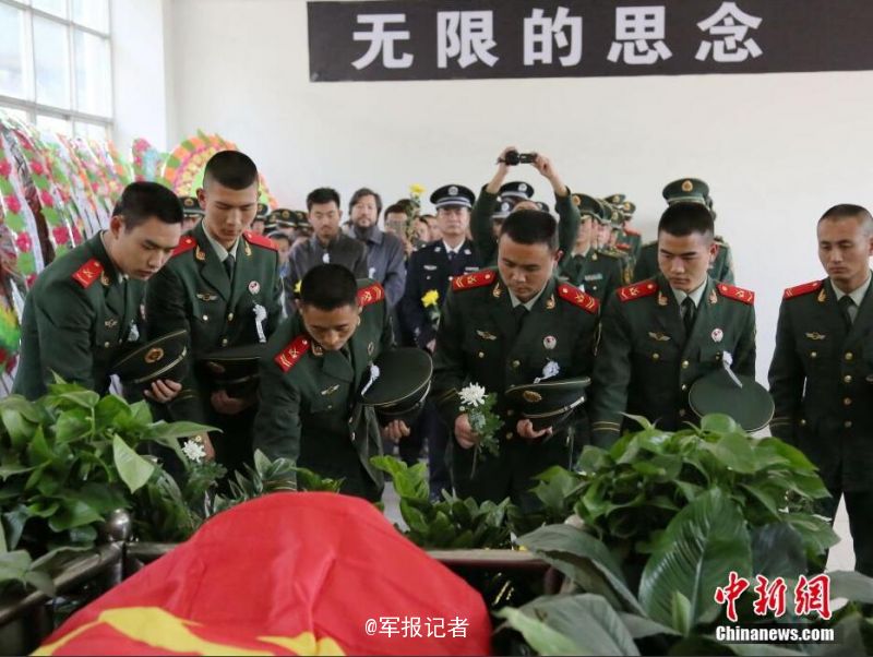 3月12日,中老边境缉毒一线牺牲的杨军刚烈士追悼会,在云南普洱市殡仪