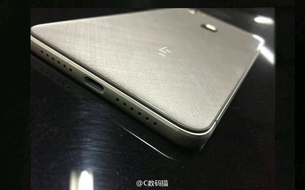 近日,超级手机官方微博发起了以#重新定义未来#的互动话题,分别针对手机电池和ROM。虽然并未指明是针对乐2的预热活动,但其意图已经十分明显,这预示着乐2的发布日期已经越来越近。
