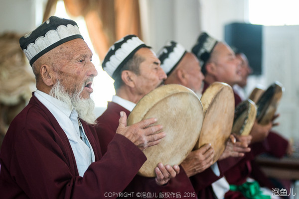 维族人口音_维族人图片(2)