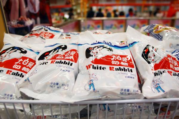 上海大白兔奶糖换法国潮牌包装涨价9倍 专家称赞