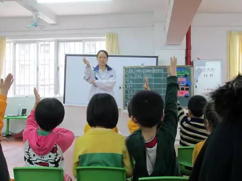 为什么优秀人才不愿意当老师，优秀老师总想逃离?