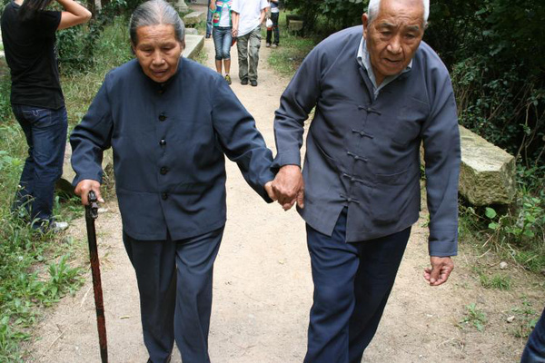 金婚老人幸福婚姻80年的爱情秘决