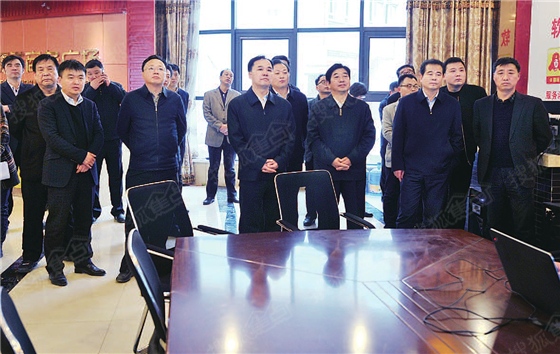 濮阳市委书记何雄到产业集聚区调研