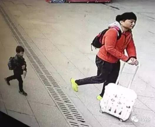被遗弃小孩的父亲找到了,目前已被刑事拘留图片