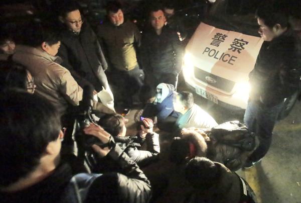 北京警方在市公安局统一部署下,对医院号贩子开展专项打击整治行动。视觉中国 资料图