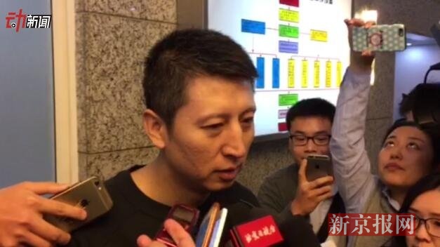 川辽冲突发生后,辽宁主帅郭士强一直未公开表态。今日上午第4场总决赛赛前联席会议,辽宁方面起初并未按时出席,后经各方努力,俱乐部总经理严晓明与郭士强都出席了会议。会后,四川主帅杨学增先行离开。随后,郭士强首度就冲突事件公开表态。