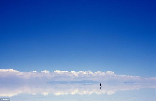 自然风情:天空之镜—乌尤尼盐湖(组图)