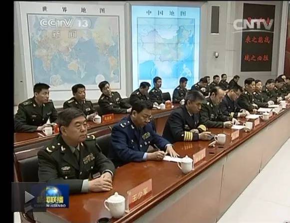 少将王少军（前排左一）在新闻联播中首次陪同习近平视察军队