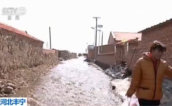 气温回升积雪融化 河北丰宁县32村遭遇洪灾(图)