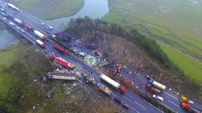 京港澳高速湖南段爆炸事故已致5死21伤.新华社发