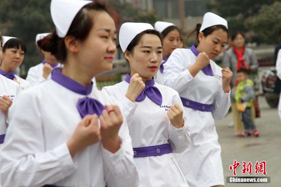 钟鼓楼地区疏散人口_西安的标志钟鼓楼广场钟鼓楼广场不仅是美丽的历史古迹(2)