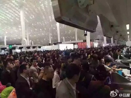 深圳机场滞留了大量旅客