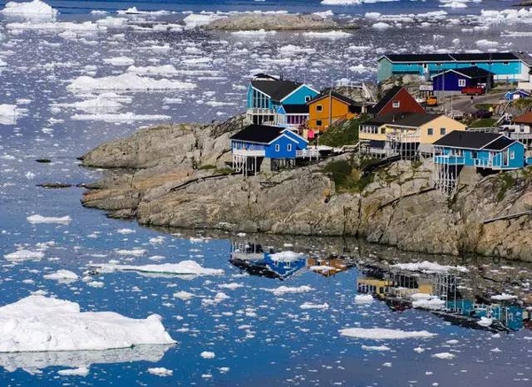 格陵兰(格陵兰语：Kalaallit Nunaat)是丹麦王国的海外自治领土，隔海峡与加拿大和冰岛两国相望。自古以来，格陵兰就是一个神话的领域。