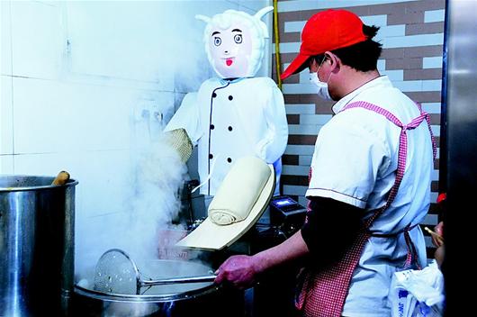 图文:大学食堂来了个机器人厨师