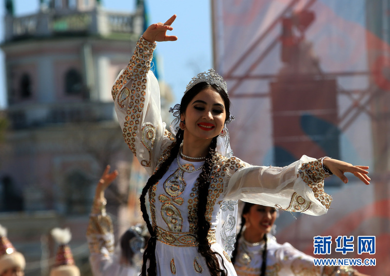 3月22日,哈萨克斯坦南部城市阿拉木图举行盛大文娱活动,庆祝哈萨克人