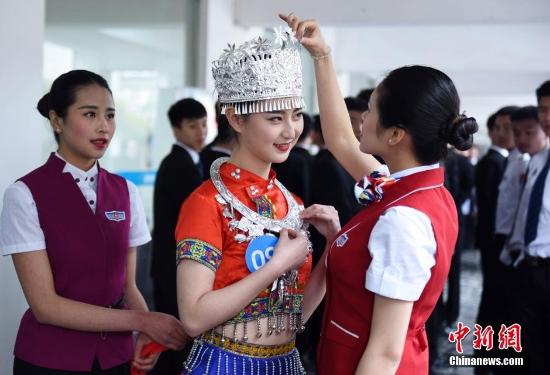 【组图】航空公司在成都招空乘 500美女竞争(