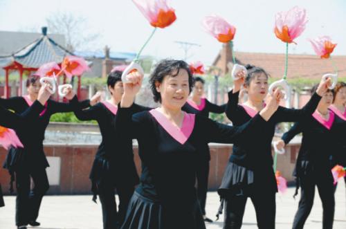 我快乐"农村文化广场群众性文体活动启动仪式上,沈阳市苏家屯区大淑堡