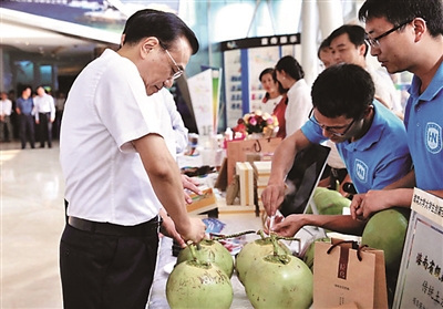 李克强考察三亚:要让游客开心舒心不窝心