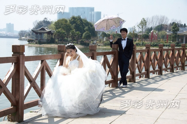 小艺和男朋友的婚纱照。材料图