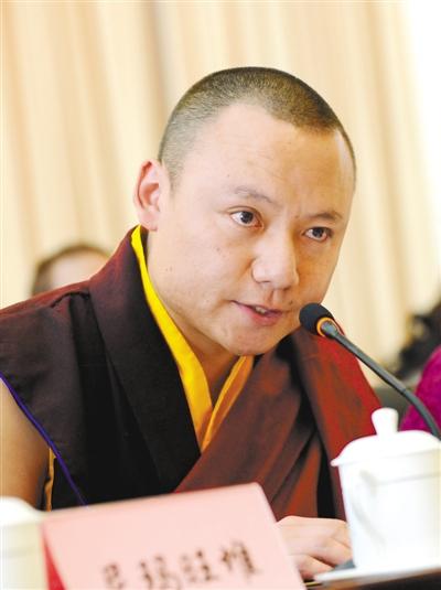 政府和各有关部门长期以来对藏传佛教健康发展给予的关心关怀,对全体