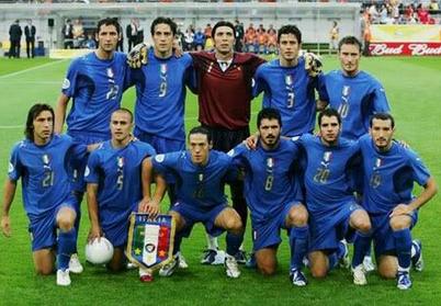 在出征德国世界杯之前,意大利和德国进行了一场友谊赛,结果意大利4-1