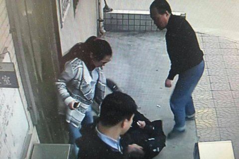 西安民警为3元停车费殴打六旬保安 司法局:记