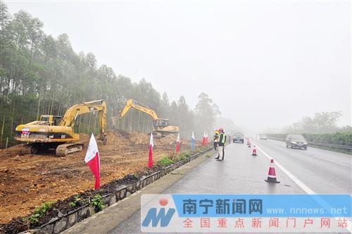 柳南高速改扩建工程开工 全线四车道改八车道