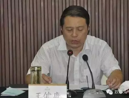 令计划的双亲相继去世。一年前的3月20日,其母亲王黎明因病去世,享年95岁,时隔9天后,其父令狐野也去世,享年105岁。