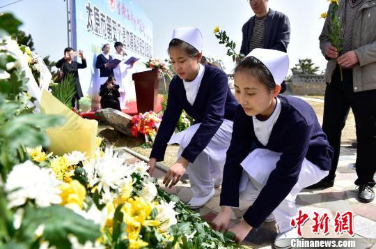 山西百人集会追思遗体器官捐献志愿者(组图)