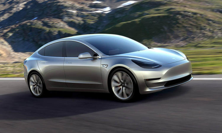 在4月1日愚人节这天，特斯拉发布了廉价款车型 Model 3，起步价为 3.5 万美元。Model 3 一次充电的续航里程至少为 346 公里，能够供 5 位成年人舒适乘坐。低配版 Model 3 能在不到 6 秒时间从 0 加速到每小时 96 公里。不过，Model 3 需要一年左右时间才能出货。