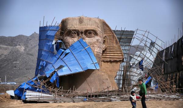 该山寨狮身人面像亮相石家庄时引起埃及文物部门高度关注，由于施工单位未获得埃及方面许可建造复制品，遭到埃及文物部门向联合国教科文组织投诉。