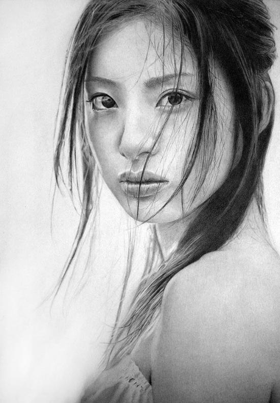 lee(又名klsadako)是来自于英国的一名艺术家,因为对传统的写实铅笔画