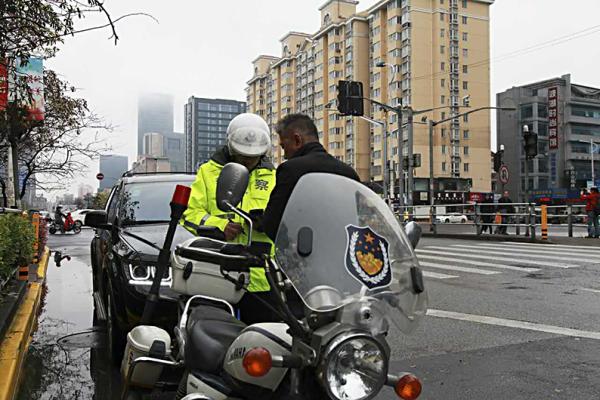 上海在警用摩托车上装行车记录仪 可回放给司