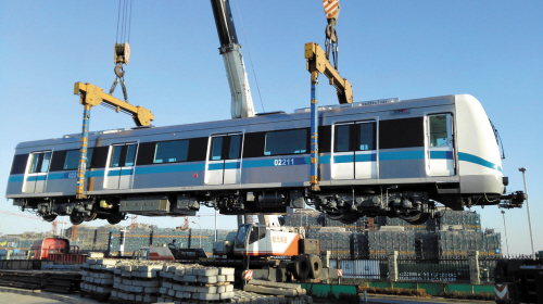 记者昨日从大连地铁运营有限公司获悉,日前10辆崭新的地铁列车在载重