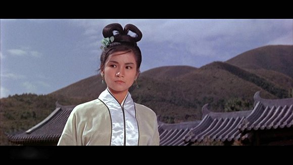 传奇"侠女"郑佩佩出自传《回首一笑七十年》郑佩佩为观众所熟知,主要