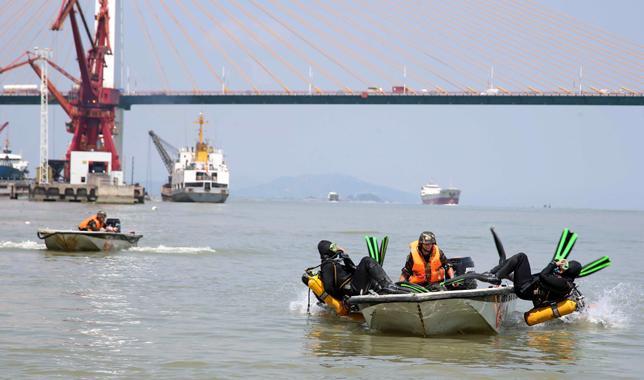 海军超帅征兵照图片_WWW.66152.COM