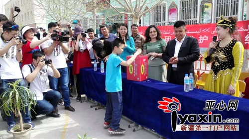 新疆兵团旅游商会举办百车千人公益行捐助活动