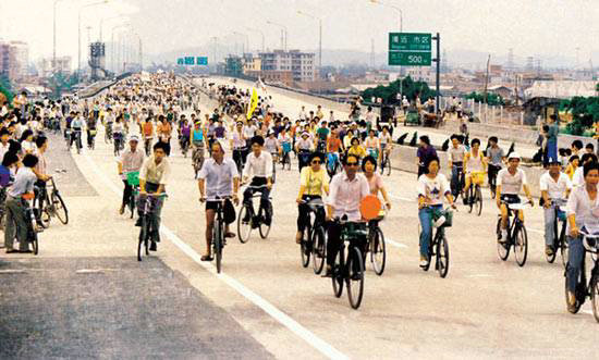 老照片：80年代的中国 高速公路上还是自行-搜狐