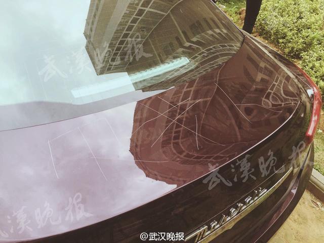 玛莎拉蒂上被人恶意刻字