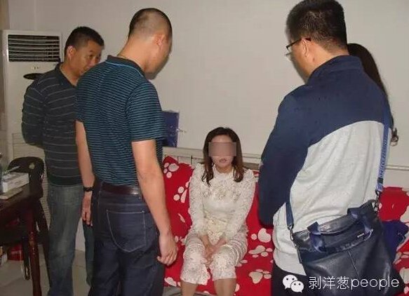 警方抓捕庞红卫现场。