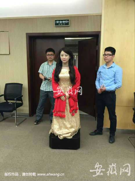 中科大研制出中国首台特有体验交互机器人