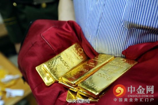 藏金砖闯关被查 海关提醒:携带黄金超过50克应申报(组图)