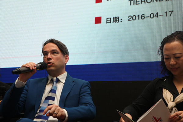 尼尔·斯特劳格尔